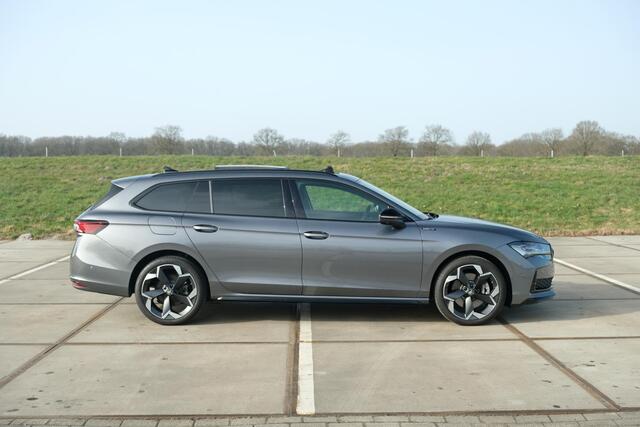 Skoda SUPERB Combi 1.5 TSI PHEV Sportline | PANO | TREKHAAK | 19" TORCULAR VELGEN | DCC | HEAD-UP DISPLAY