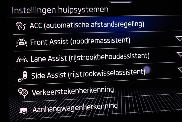 Skoda SUPERB Combi 1.4 TSI iV Sportline Business | COMFORT PACK | PANORAMADAK | ACHTERBANKVERWARMING | TREKHAAK | 19"