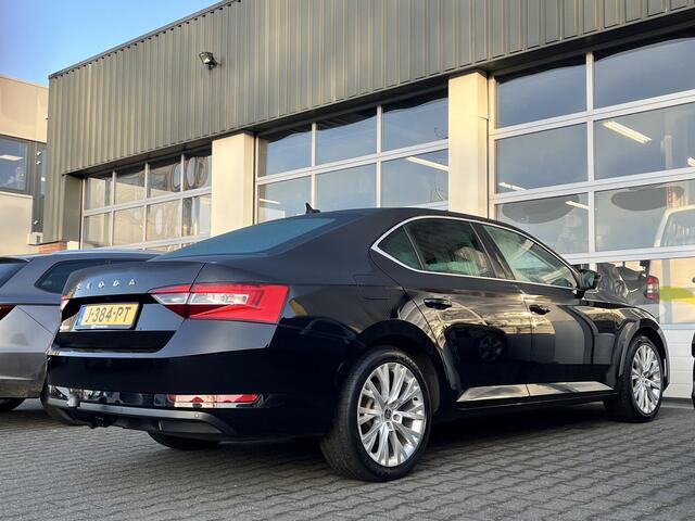 Skoda SUPERB 1.5 TSI ACT Business Edition DSG ECC Trekhaak 1600kg trekgewicht Stoelverwarming Cruise controle Stoelmemorie Virtual display Stuurwielbediening Navigatiesysteem
