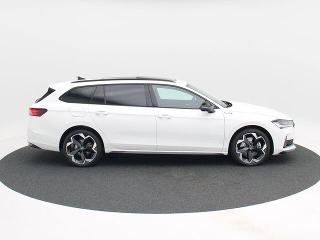 Skoda SUPERB 1.5 TSi 204 Pk PHEV Sportline Business | Panoramadak | Leder | Trekhaak | Canton Audio | Stoel Massage | 360° Camera | 19 Inch | 6.608 Km !!