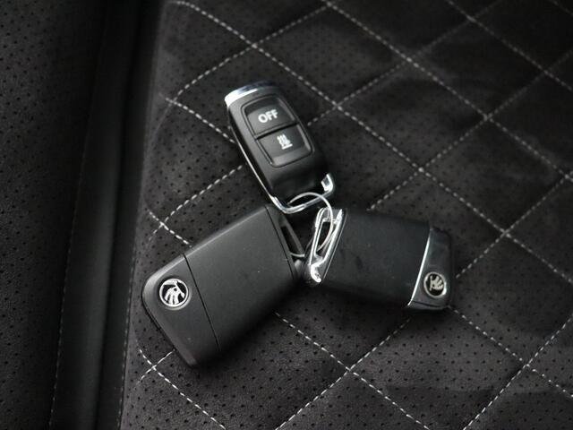 Skoda SUPERB Combi 1.4 TSI iV Sportline Business | ZEER COMPLEET | Trekhaak | Pano | ACC | 360° Camera!