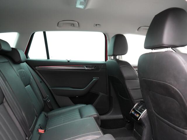 Skoda SUPERB Combi 1.4 TSI iV Business Edition PHEV 218pk Dealer O.H. | Trekhaak Af Fabriek | Adaptive Cruise | 360 Camera | Canton Audio | Lederen Sportstoelen Massage & Ventilatie & Memory | Sfeerverlichting | Stoelen & Stuur Verwarmd | Keyless | Plug In Hybrid