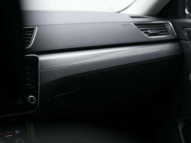 Skoda SUPERB 1.4 TSI iV 218 pk Style | Trekhaak | Geheugenstoelen | Matrix LED | Achteruitrijcamera