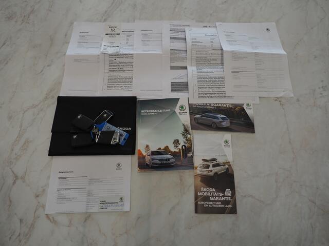 Skoda SUPERB Combi 1.4 TSI iV Laurin & Klement | Panoramadak | Canton | Trekhaak | Leder | 360 | Keyless | Adaptive Cruise | Carplay