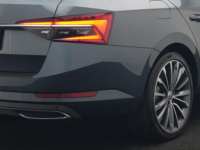 Skoda SUPERB Combi 1.4 TSI iV Laurin & Klement PHEV 218pk Dealer O.H. | Adaptive Cruise | 360 Camera | Canton Audio | Lederen Comfortzetels Memory & Massage & Ventilatie | Sfeerverlichting | Stoelen & Stuur Verwarmd | Apple Carplay | Blis | Keyless | Plug In Hybrid