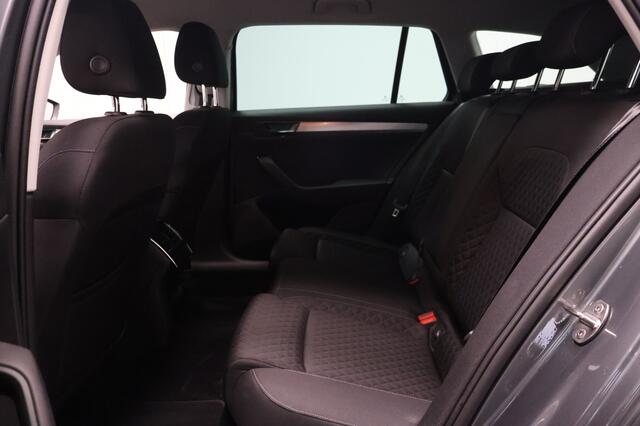 Skoda SUPERB Combi 1.5 TSI Business Edition Automaat | LED | Navigatie | Carplay