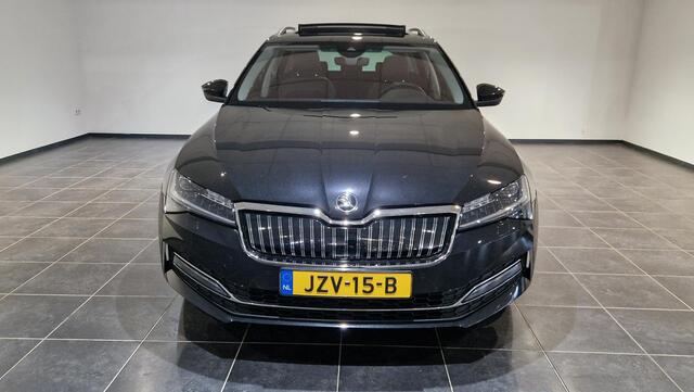 Skoda SUPERB Combi 1.4 TSI iV Sportline Business Panorama dak | Wegklapbare trekhaak |