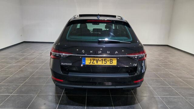 Skoda SUPERB Combi 1.4 TSI iV Sportline Business Panorama dak | Wegklapbare trekhaak |
