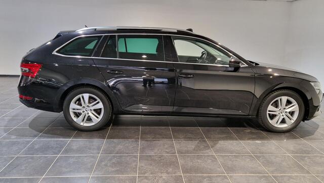 Skoda SUPERB Combi 1.4 TSI iV Sportline Business Panorama dak | Wegklapbare trekhaak |