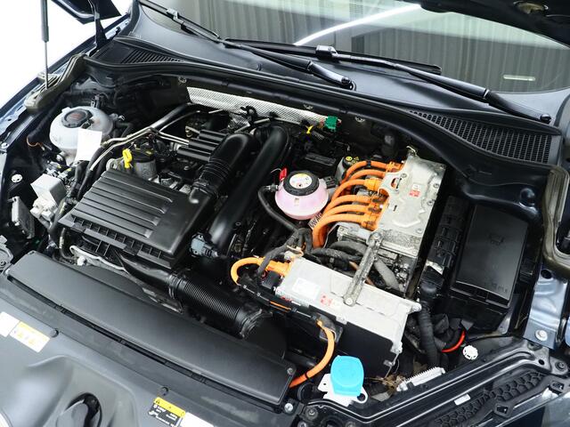 Skoda SUPERB Combi 1.4 TSI iV Laurin & Klement | Leder | Canton | Trekhaak | Camera | Keyless | Adaptive Cruise | Memory | Carplay