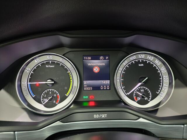 Skoda SUPERB Combi 1.4 TSI iV Business Edition l Schuifdak l Stoel/Stuurverwarming l Camera l Navigatie l