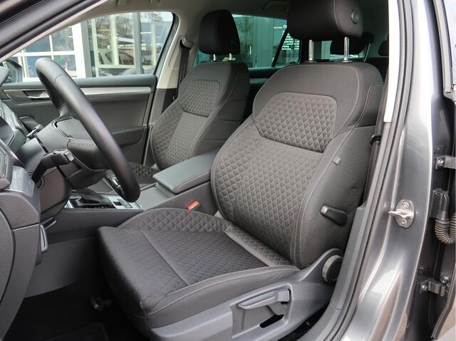 Skoda SUPERB Combi 1.5 TSI 150pk DSG Business Edition | trekhaak | 19 inch | pdc