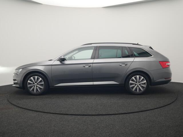 Skoda SUPERB Combi 1.4 TSI iV Business Edition PHEV 218pk Dealer O.H. | Trekhaak Af Fabriek | Adaptive Cruise | Sportstoelen Verwarmd | Apple Carplay | Crystal LED | Navigatie | Virtual | DAB |