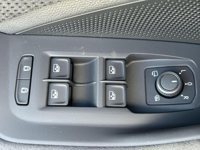 Skoda SUPERB combi Sportline Business 1.5 TSI PHEV 150 kW / 204 PK Combi | Metallic Lak | 19'' lichtmetalen velgen | Panorama dak | Trekhaak wegklapbaar