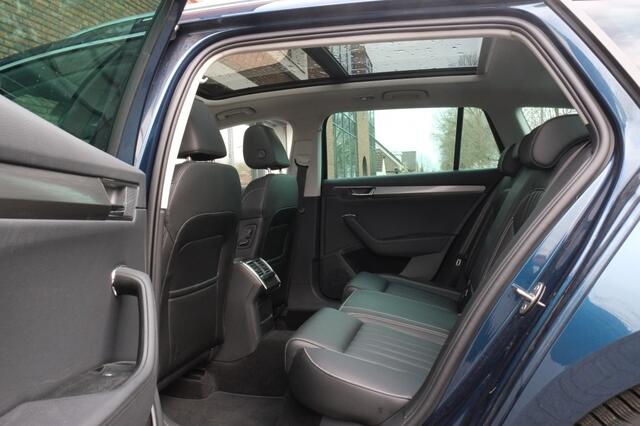 Skoda SUPERB Combi iV | Panoramadak | Trekhaak | Leder | Camera