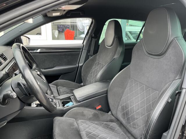 Skoda SUPERB Combi 1.4 TSI iV Sportline / AUTOMAAT/ TREKHAAK/ DCC/ SMARTLINK/ STUUR+STOELVERWARM./ MEMORY SEAT/ KEYLESS/ PARK.SENSOR.V+A/ CAMERA/ CRUISE/ DAB/ ELEK.ACHTERKLEP/ NAVI/ CLIMA/ LED/ 19'' LMV