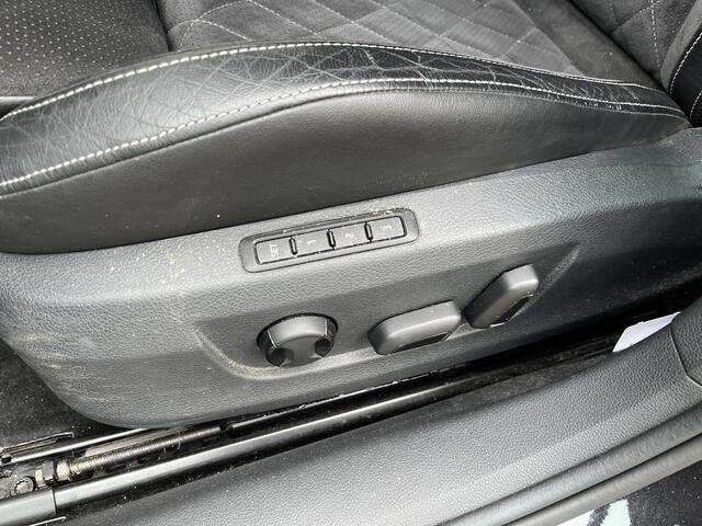 Skoda SUPERB Combi 1.4 TSI iV Sportline / AUTOMAAT/ TREKHAAK/ DCC/ SMARTLINK/ STUUR+STOELVERWARM./ MEMORY SEAT/ KEYLESS/ PARK.SENSOR.V+A/ CAMERA/ CRUISE/ DAB/ ELEK.ACHTERKLEP/ NAVI/ CLIMA/ LED/ 19'' LMV