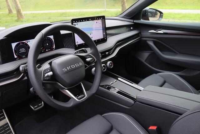 Skoda SUPERB Combi 1.5 TSI PHEV 204PK Sportline Business Pano/Leder/Matrix LED/Keyless/360/Headup/DCC/ACC/19"/Trekhaak wegkl.