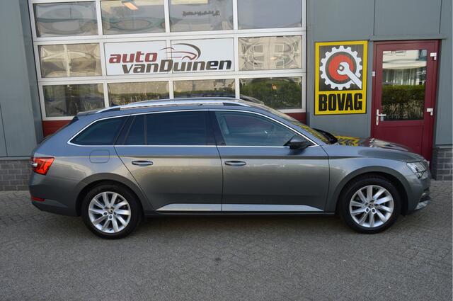 Skoda SUPERB Combi 1.4 TSI iV Business Edition Plus O.a: Trekhaak, Stoelverw, PDC, Camera, Keyless, etc. All-in prijs!