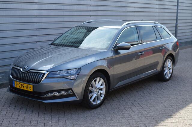 Skoda SUPERB Combi 1.4 TSI iV Business Edition Plus O.a: Trekhaak, Stoelverw, PDC, Camera, Keyless, etc. All-in prijs!
