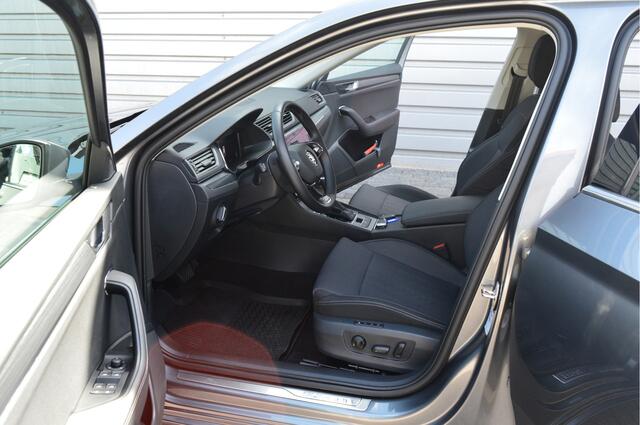 Skoda SUPERB Combi 1.4 TSI iV Business Edition Plus O.a: Trekhaak, Stoelverw, PDC, Camera, Keyless, etc. All-in prijs!