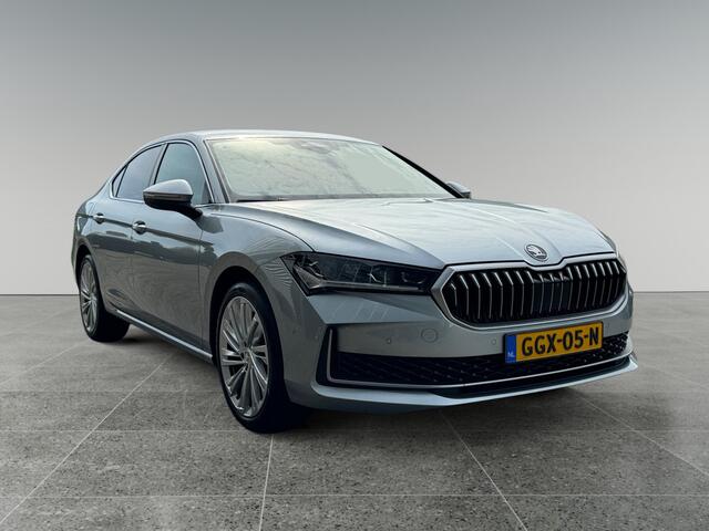 Skoda SUPERB 1.5 150pk TSI MHEV First Edition Winterpakket | Lichtmetalen velgen 19" Veritate zilver | Stoelventilatie en massagefunctie vóór