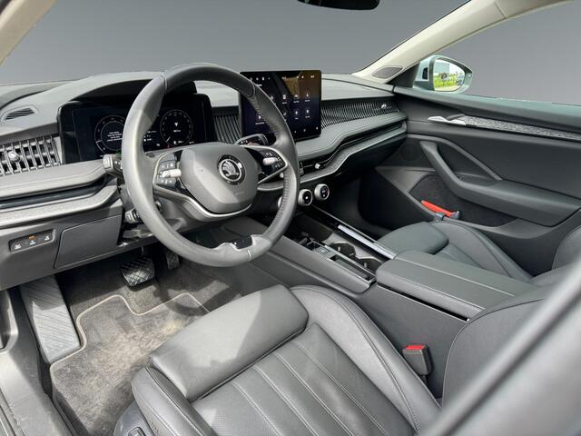 Skoda SUPERB 1.5 150pk TSI MHEV First Edition Winterpakket | Lichtmetalen velgen 19" Veritate zilver | Stoelventilatie en massagefunctie vóór