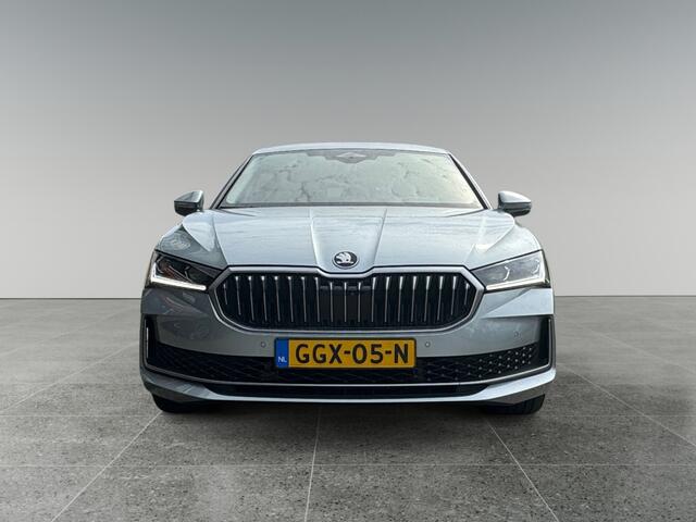 Skoda SUPERB 1.5 150pk TSI MHEV First Edition Winterpakket | Lichtmetalen velgen 19" Veritate zilver | Stoelventilatie en massagefunctie vóór