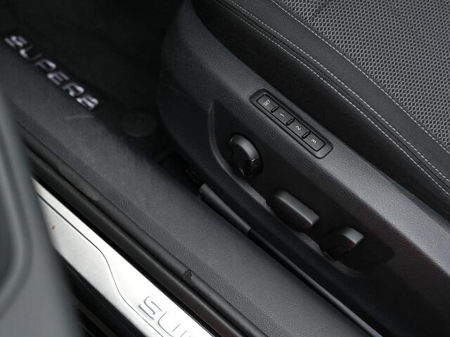 Skoda SUPERB 1.4 TSI iV 218 pk Style | Panoramadak | Trekhaak | Navigatie Columbus | Geheugenstoel | Matrix LED | 360 Camera | Adaptief onderstel