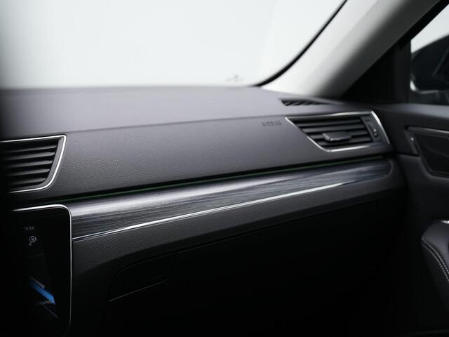 Skoda SUPERB 1.4 TSI iV 218 pk Style | Panoramadak | Trekhaak | Navigatie Columbus | Geheugenstoel | Matrix LED | 360 Camera | Adaptief onderstel