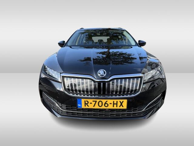 Skoda SUPERB Combi 1.4 TSI iV 218pk Business Edition DSG Automaat 18"LM Velgen / Stoelverwarming / Comfortzetels / Navigatie / / Cruise control