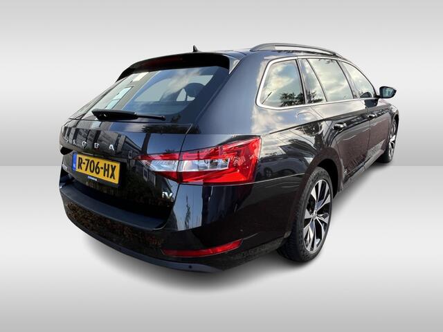 Skoda SUPERB Combi 1.4 TSI iV 218pk Business Edition DSG Automaat 18"LM Velgen / Stoelverwarming / Comfortzetels / Navigatie / / Cruise control