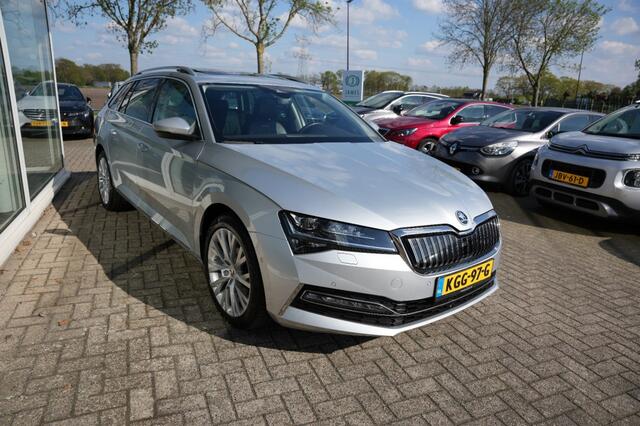Skoda SUPERB 1.4 TSI IV Sportline/LaurinenKlement/ Pano,Leer,Navi,Camera