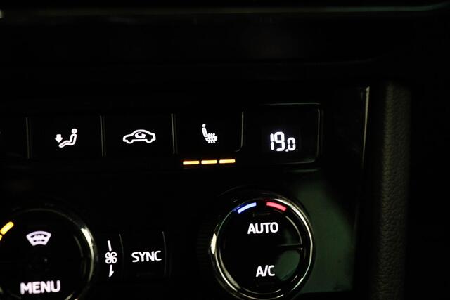 Skoda SUPERB Combi 1.4 TSI iV Business Edition | SOH 96% | VIRTUAL COCKPIT | STUURVERWARMING | PANORAMADAK | TREKHAAK | 19"