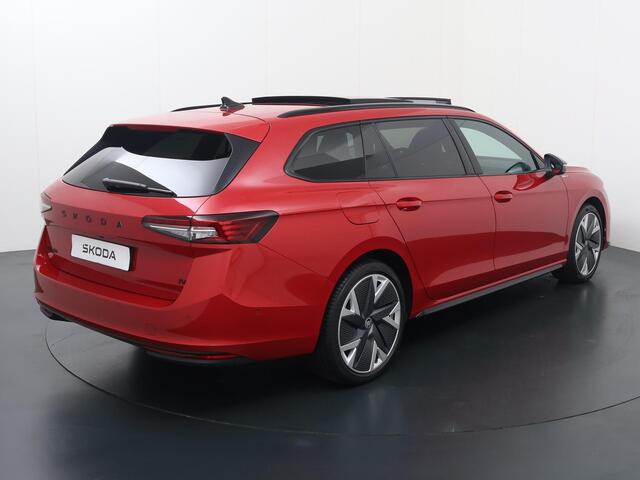 Skoda SUPERB Combi 1.5 TSI PHEV Sportline Business | 204 PK | SoH 100% | Trekhaak wegklapbaar | Panoramadak | Top area view 360 graden camera | Head-up display |