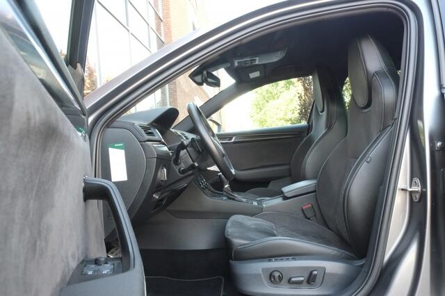 Skoda SUPERB Combi Sportline iV | Trekhaak | El stoelen | 360 Camera |