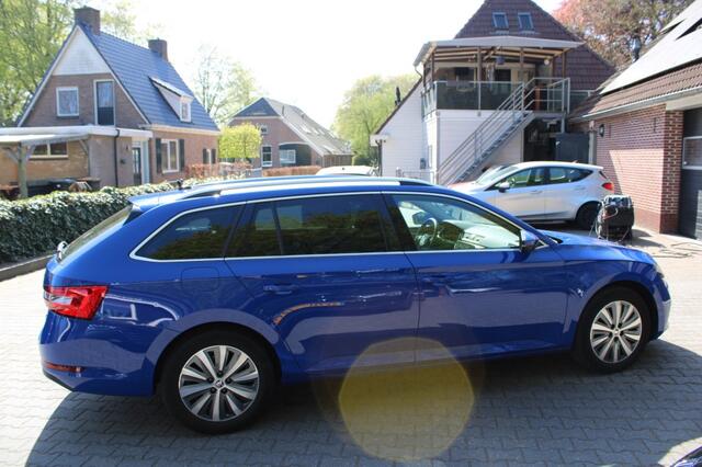 Skoda SUPERB 1.4 TSI IV Hybride Business Edition - memory stoelverwarming navi