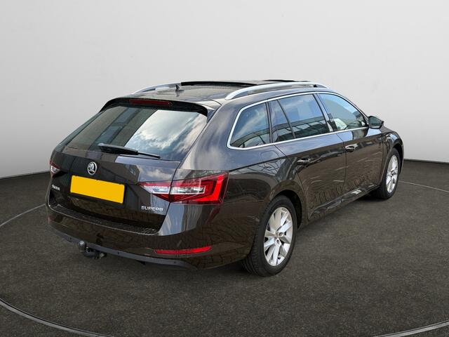 Skoda SUPERB Combi 1.5 TSI ACT Sportline Aut- Panoramadak, Full Memory, Leder Interieur, Trekhaak, Xenon led