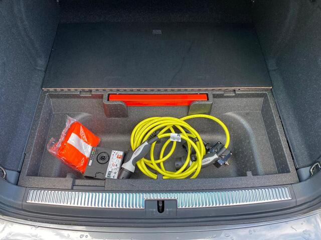 Skoda SUPERB Combi 1.4 TSI PHEV 217pk DSG-6 Sportline Business met Stoelv, Ca