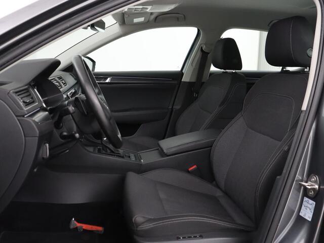 Skoda SUPERB 1.4 TSI iV Business Edition Plus | SOH 90,1% | Trekhaak | Stoelverwarming | Adaptive cruise | Carplay | Camera | Achterbankverwarming | Navigatie | Keyless | Side Assist | Full LED | PHEV | Plug In