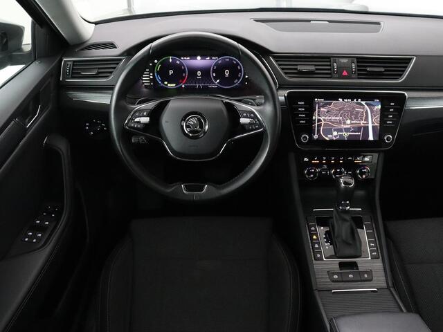 Skoda SUPERB 1.4 TSI iV Business Edition Plus | SOH 90,1% | Trekhaak | Stoelverwarming | Adaptive cruise | Carplay | Camera | Achterbankverwarming | Navigatie | Keyless | Side Assist | Full LED | PHEV | Plug In