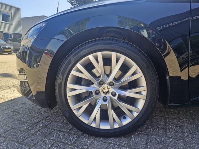 Skoda SUPERB Combi 1.5 TSI Business Edition Plus | Panoramadak | Trekhaak | Navi |