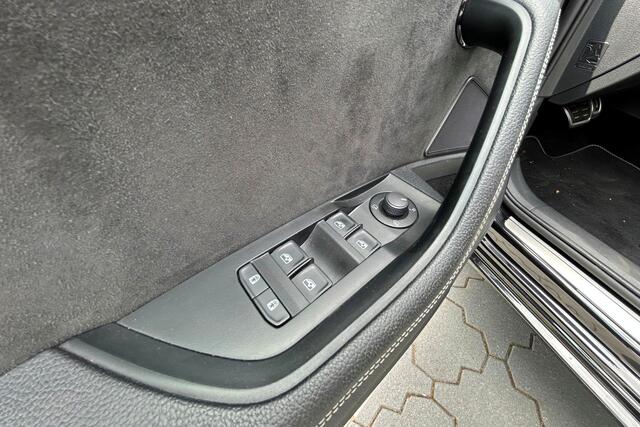 Skoda SUPERB Combi 1.4 TSI iV Sportline Business PANO 19" STANDKACHEL EL. STOELEN VOL!