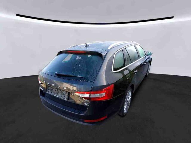 Skoda SUPERB Combi 1.4 TSI iV 218pk PHEV Ambition / Adaptief onderstel / Stoelverwarming / Navi