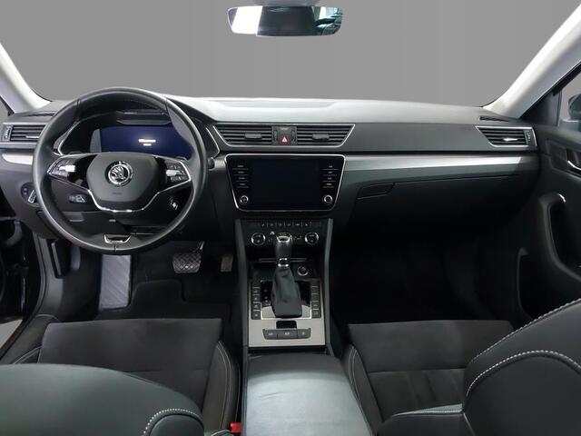 Skoda SUPERB Combi 1.4 TSI iV 218pk PHEV Business / Panoramadak / 19 inch l.m. / Leer-alcantara