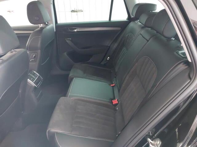 Skoda SUPERB Combi 1.4 TSI iV 218pk PHEV Business / Panoramadak / 19 inch l.m. / Leer-alcantara