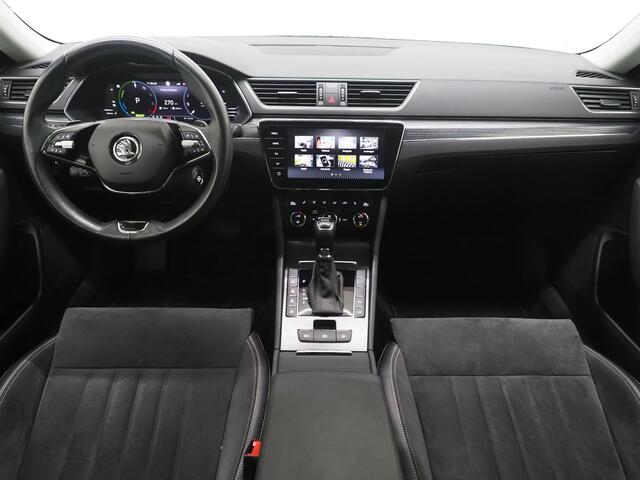 Skoda SUPERB Combi 1.4 TSI iV Style | Leder/Alcantara | Camera | Keyless | Memory | Virtual | Adaptive Cruise | Sfeerlicht