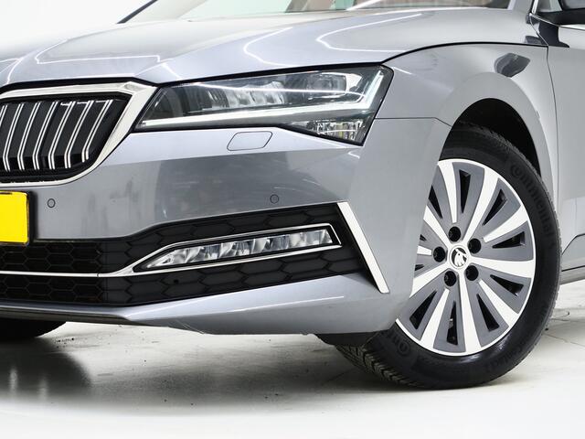 Skoda SUPERB Combi 1.4 TSI iV Style | Leder/Alcantara | Camera | Keyless | Memory | Virtual | Adaptive Cruise | Sfeerlicht