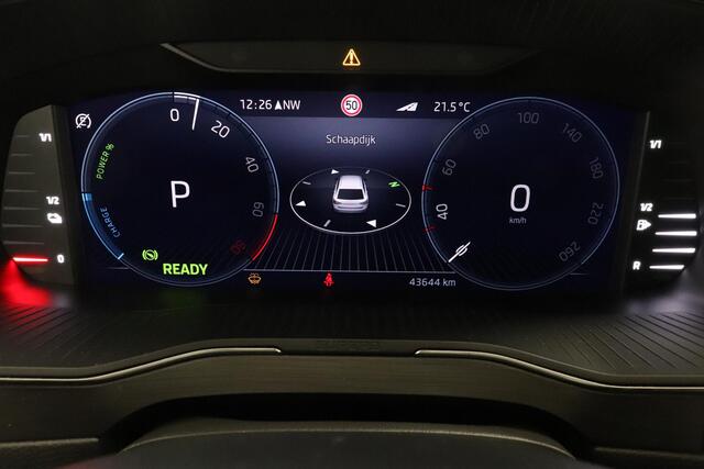 Skoda SUPERB Combi 1.4 TSI iV Business Edition Plus | Camera | SoH 100% | El. stoelen & achterklep | LED koplampen | Navigatie |