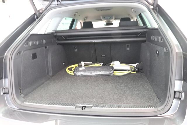 Skoda SUPERB Combi 1.4 TSI iV Business Edition Plus | Camera | SoH 100% | El. stoelen & achterklep | LED koplampen | Navigatie |